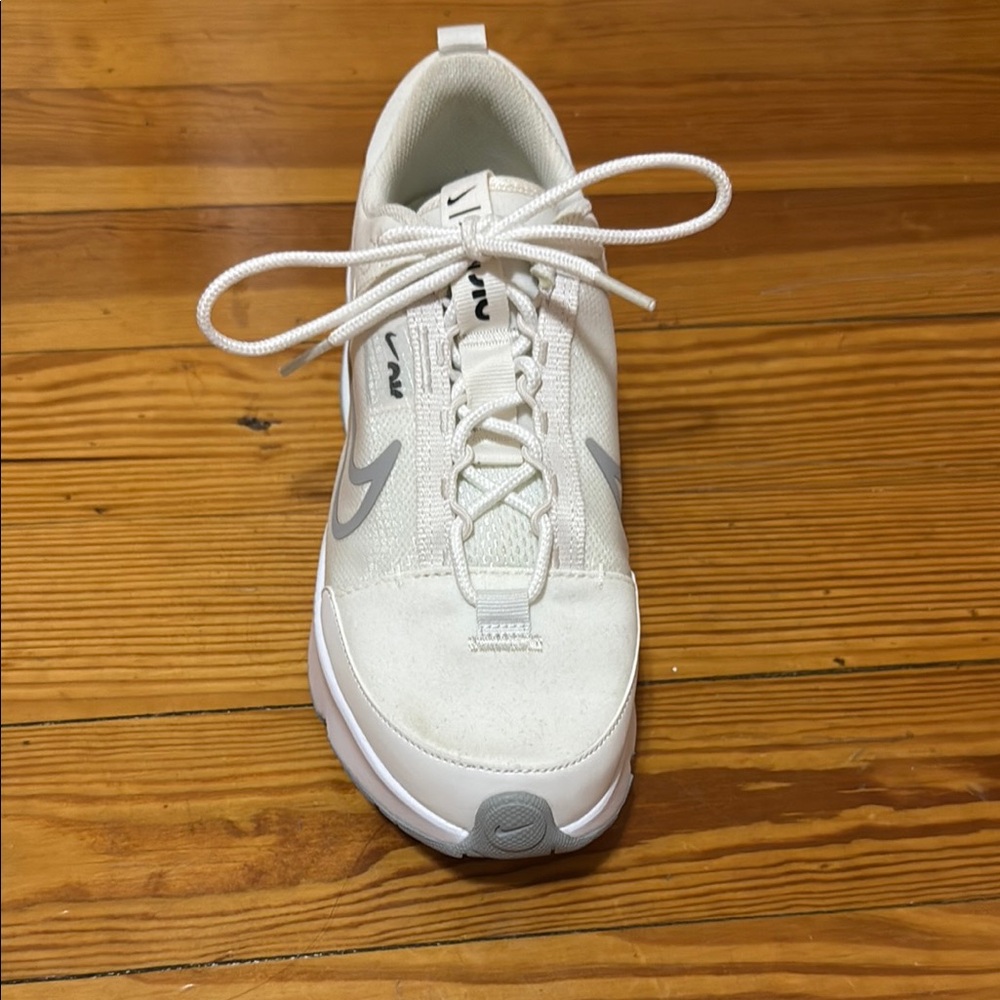 Nike White Athletic Shoes Low-Top Leather